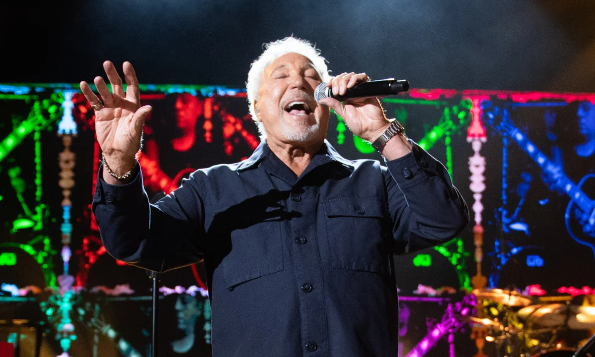 Tom Jones live in concert